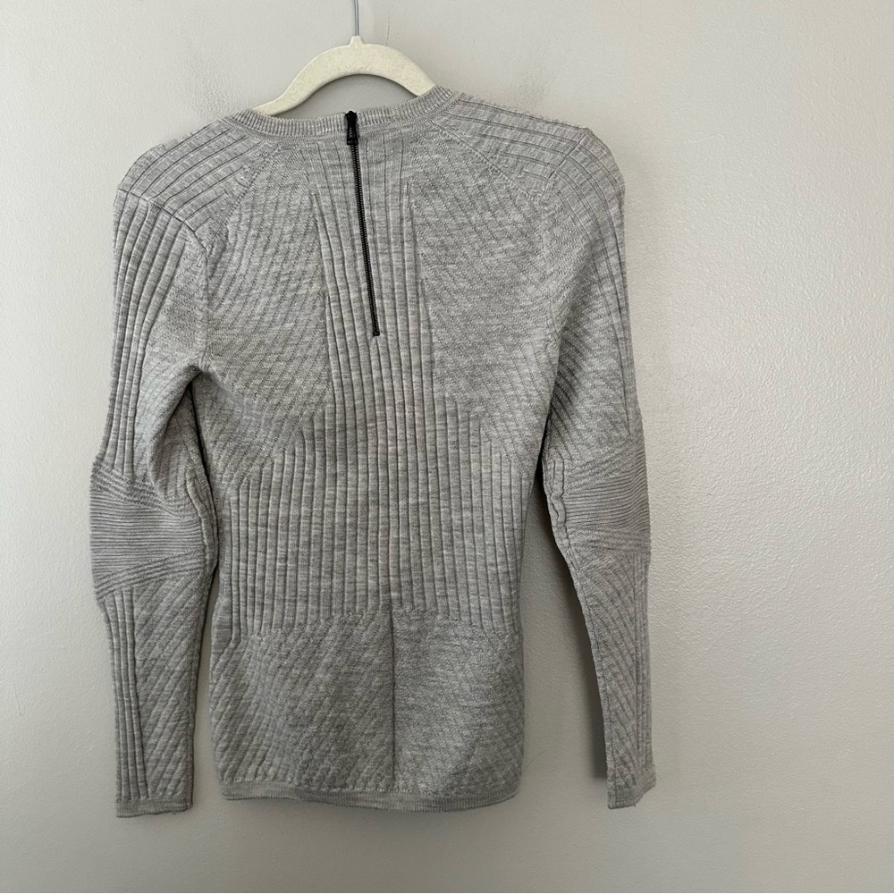 Belstaff 100% virgin wool Gray Ribbed Sweater size XS - Picture 5 of 7